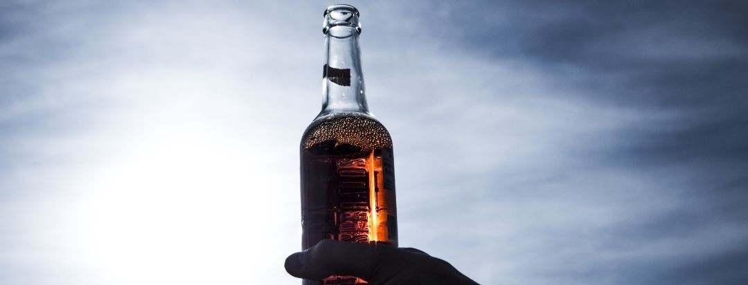 Alcoholismo en jóvenes adolescentes: causas, riesgos consecuencias y comportamientos