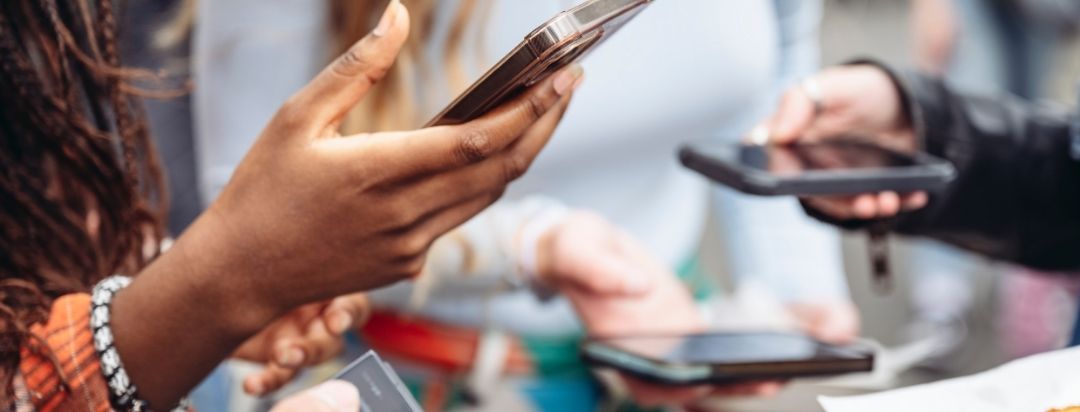 Mis hijos pasan demasiado tiempo en las redes sociales, ¿Qué puedo hacer?