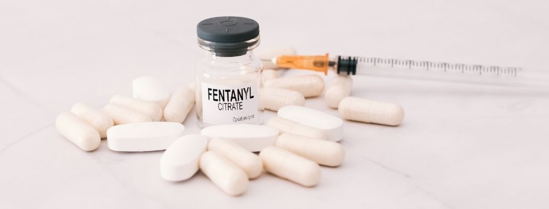 Fentanilo: historia, usos médicos, efectos, sobredosis e impacto en la sociedad actual