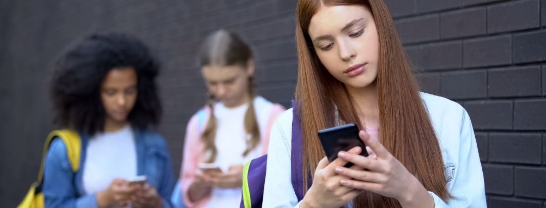 10 señales de que tu hijo adolescente puede estar enganchado a las redes sociales